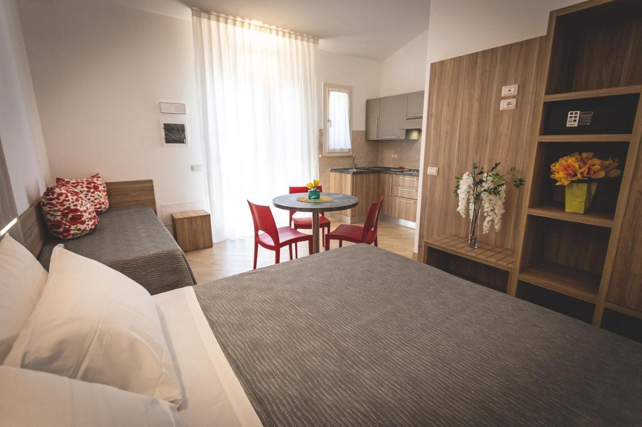 Hotel Residence Vallecorsa Розиняно Маритимо Екстериор снимка