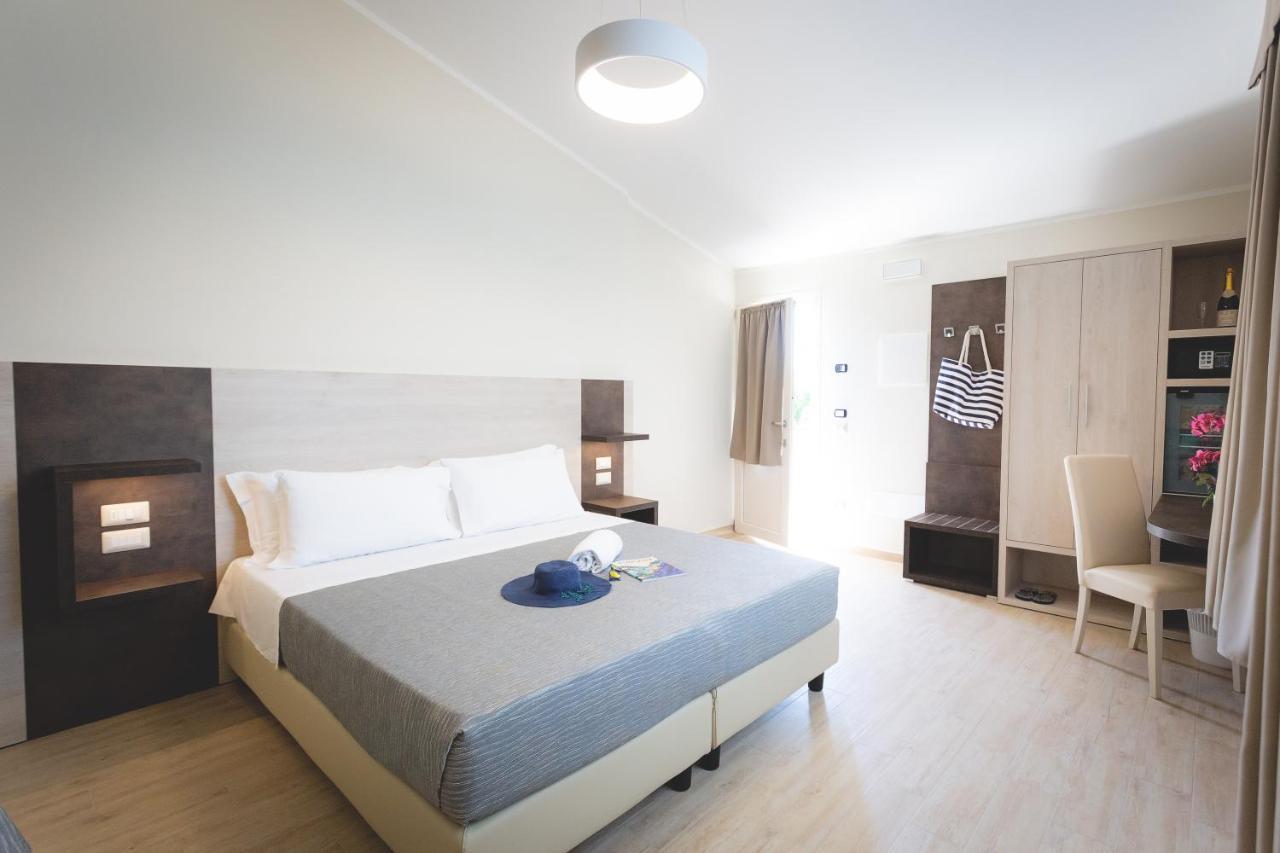 Hotel Residence Vallecorsa Розиняно Маритимо Екстериор снимка