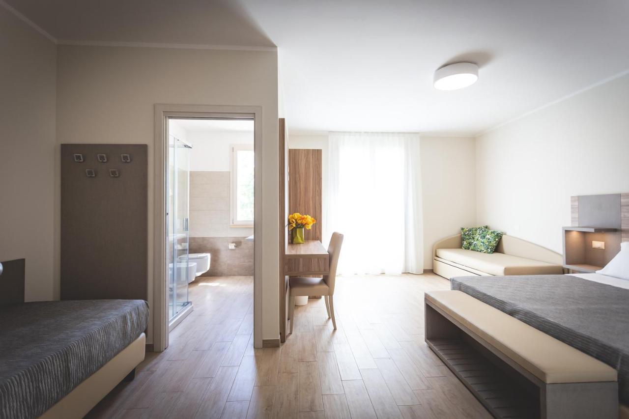 Hotel Residence Vallecorsa Розиняно Маритимо Екстериор снимка