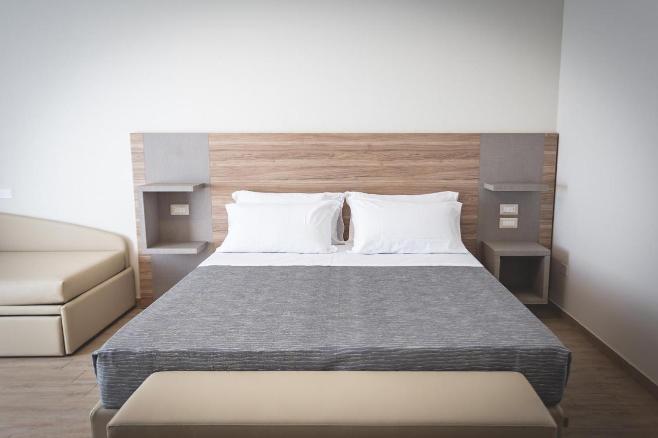 Hotel Residence Vallecorsa Розиняно Маритимо Екстериор снимка