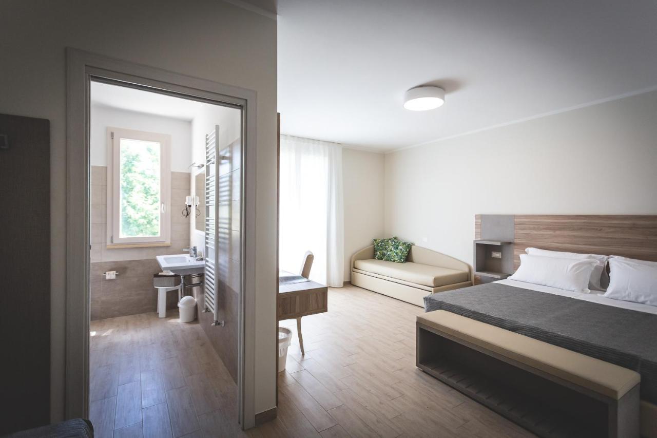 Hotel Residence Vallecorsa Розиняно Маритимо Екстериор снимка