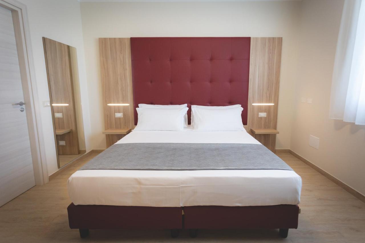 Hotel Residence Vallecorsa Розиняно Маритимо Екстериор снимка